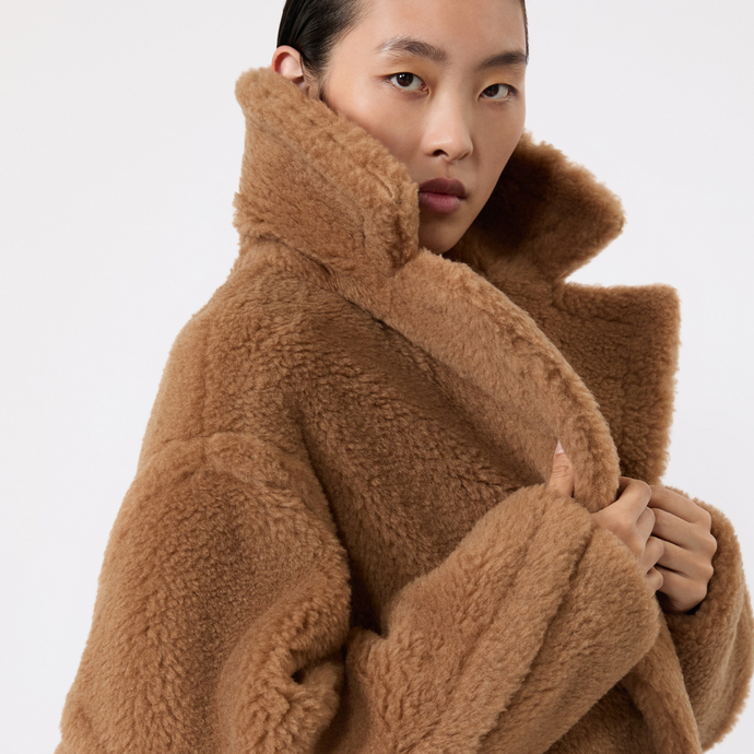 Max Mara Teddy mantels bij Marjon Snieders