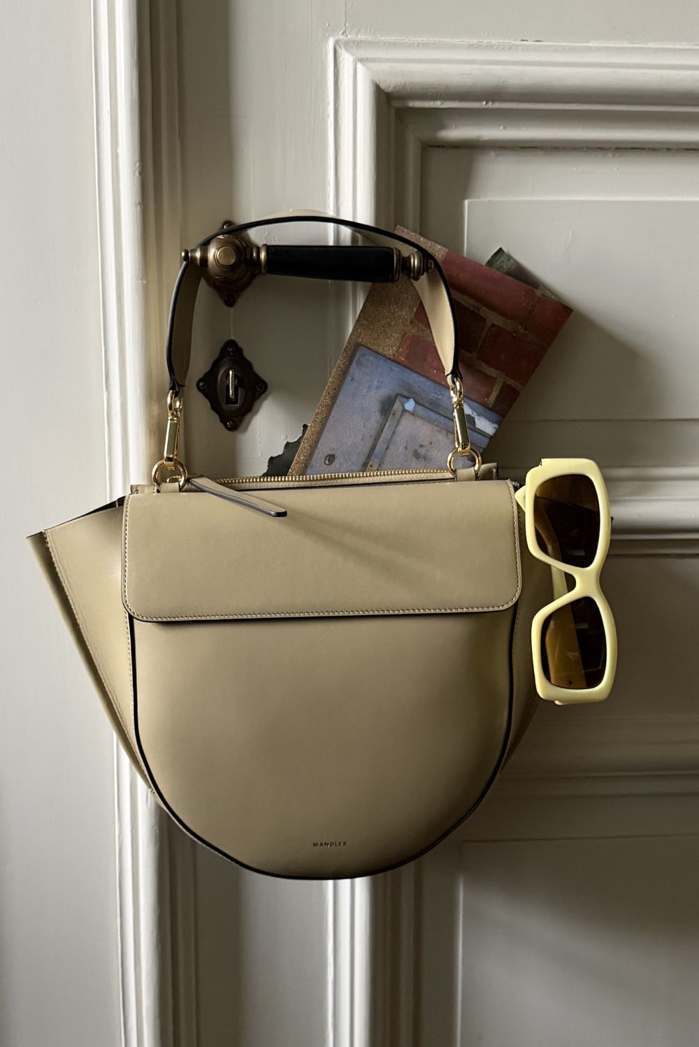 Wandler crossbody Hortensia Medium in glad leer – Marjon Snieders