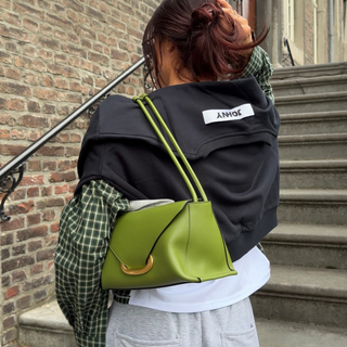 Ontdek de nieuwste Wandler tassen in groen bij Marjon Snieders
