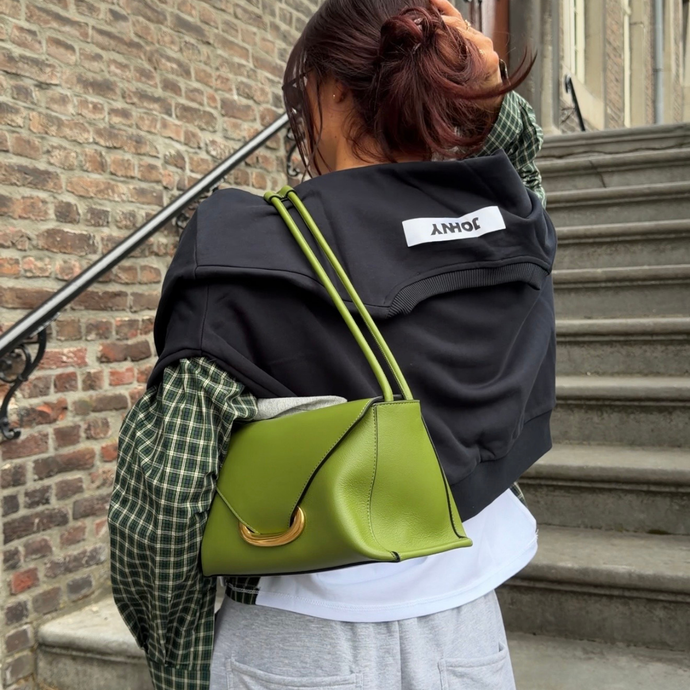 Ontdek de nieuwste Wandler tassen in groen bij Marjon Snieders