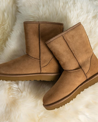 Ontdek UGG Classic laarzen bij Marjon Snieders
