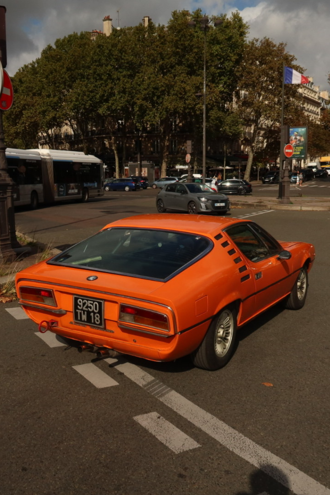 Oldtimer in de straten van Parijs