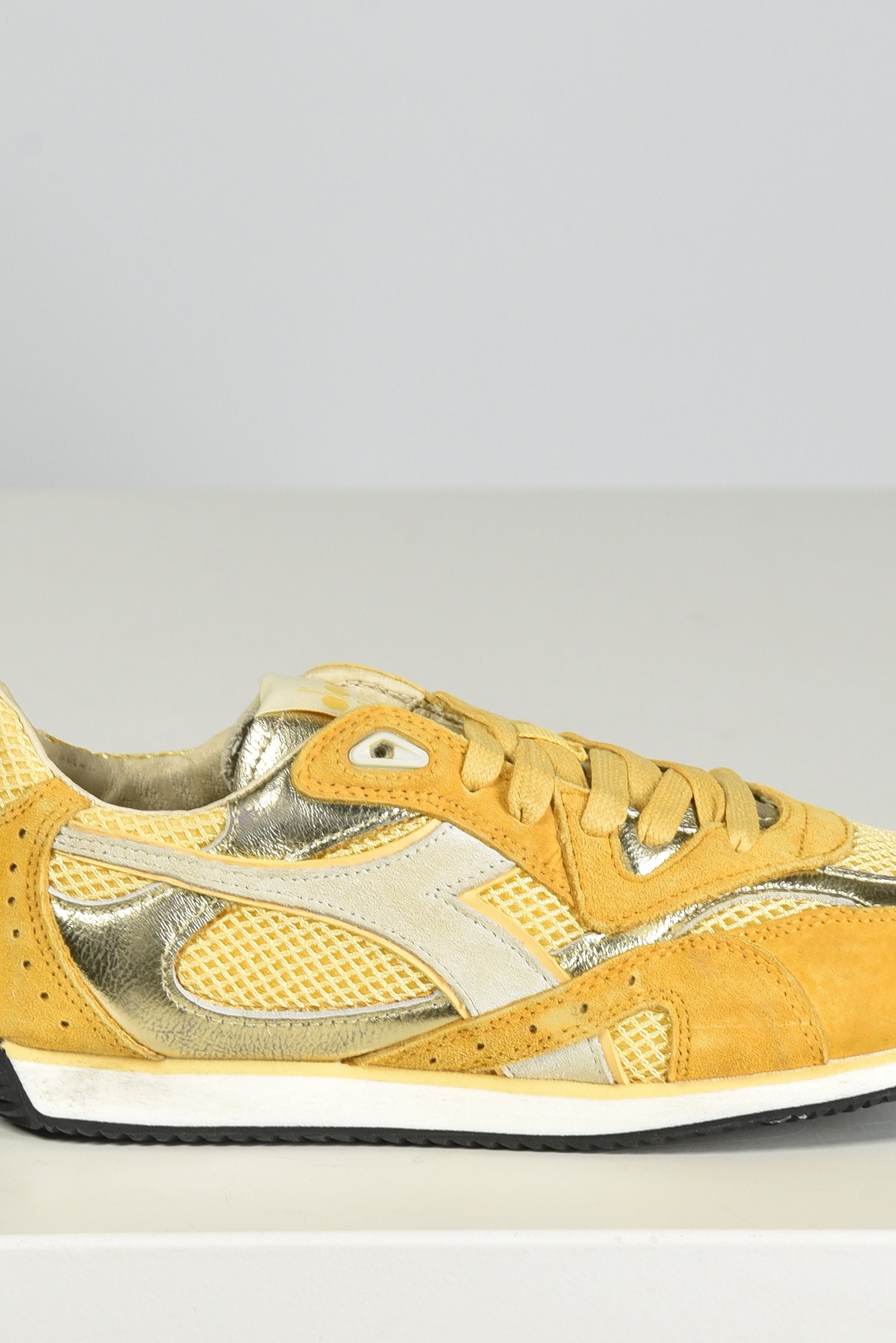 Diadora Heritage Equipe Revenge sneakers in yellow leather