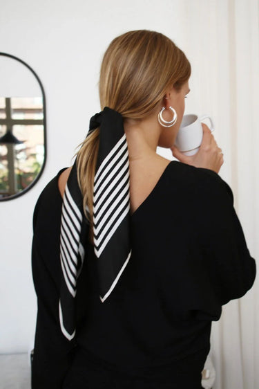 Lescarf shawl 1002 No. 2 / Black & White/ 65cm