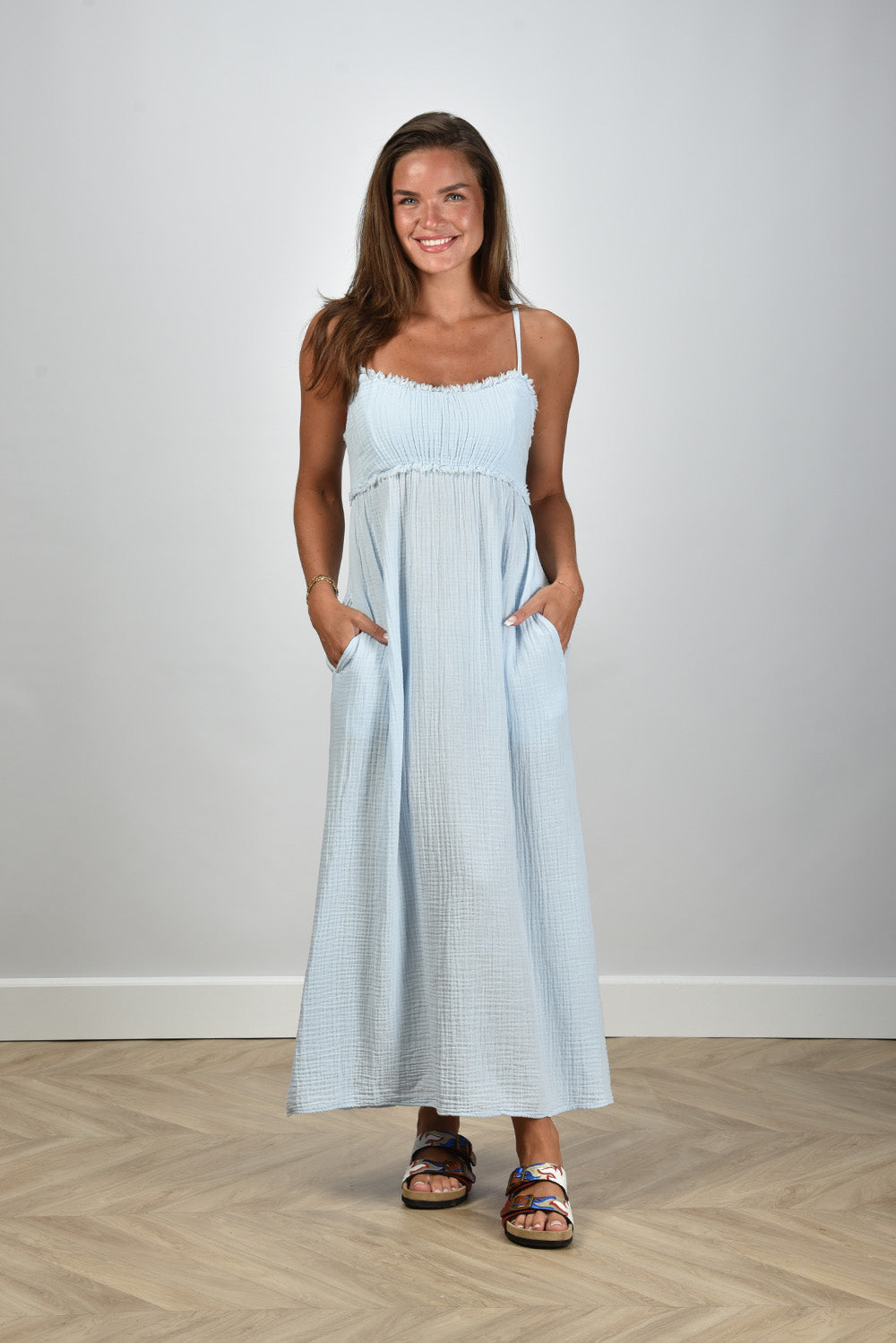 Xirena jurk Jacinda mousseline met spaghetti bandjes blauw