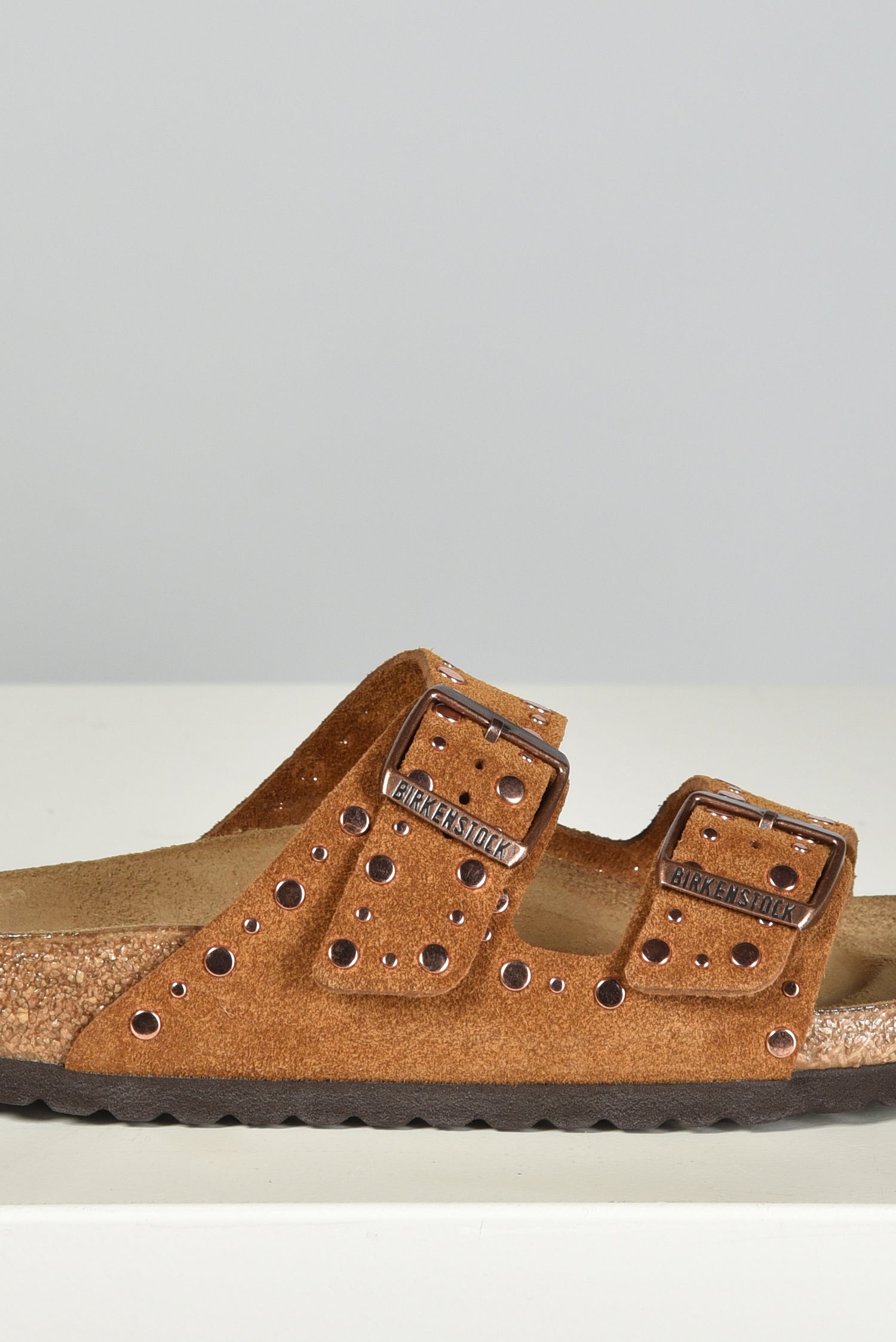 Arizona Rivet Suede Mink – Marjon Snieders